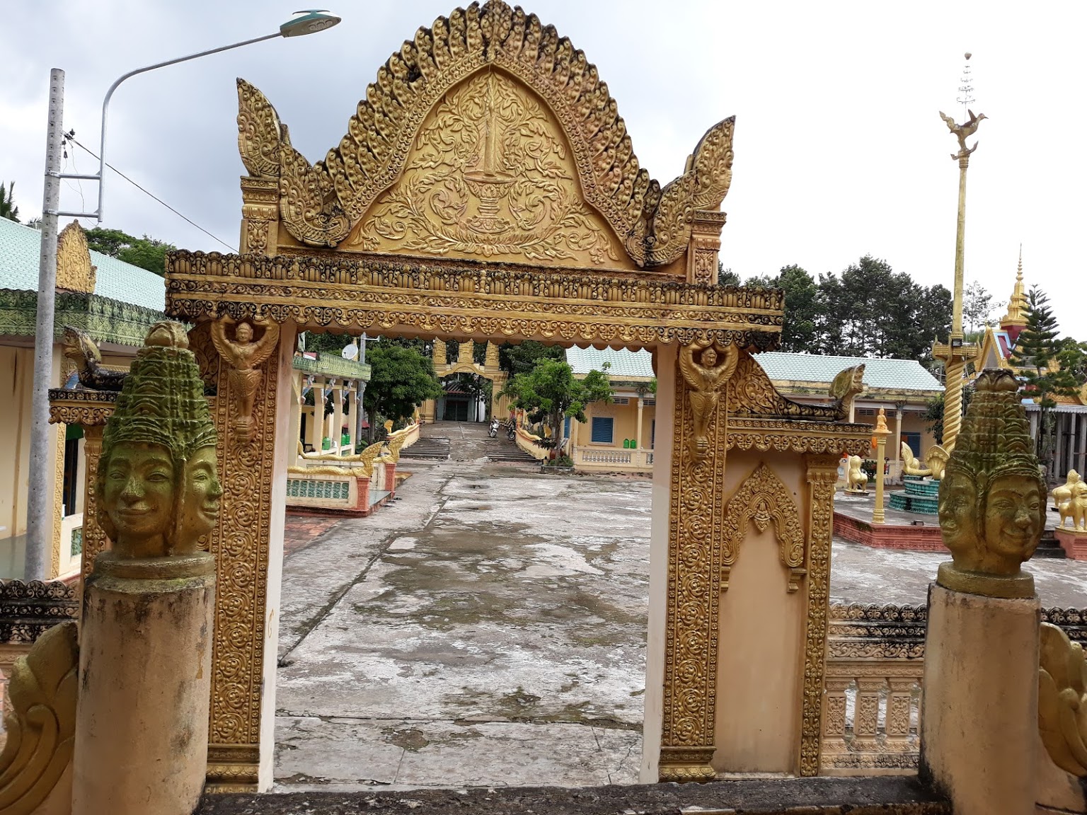 Chùa Tòa Sen [Khám Phá Vẻ Đẹp]